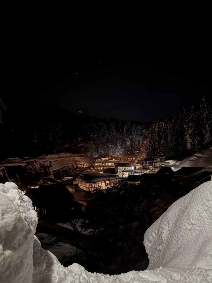 Khung cảnh tại Ginzan Onsen mang lại cảm giác hoài cổ như lạc vào những thước phim cổ điển