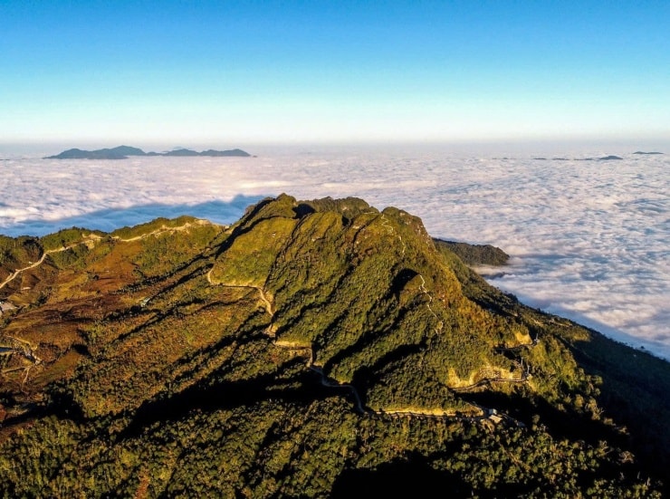 Toàn cảnh đỉnh Chiêu Lầu Thi cao 2.402m tại xã Hoàng Su Phì, Hà Giang.