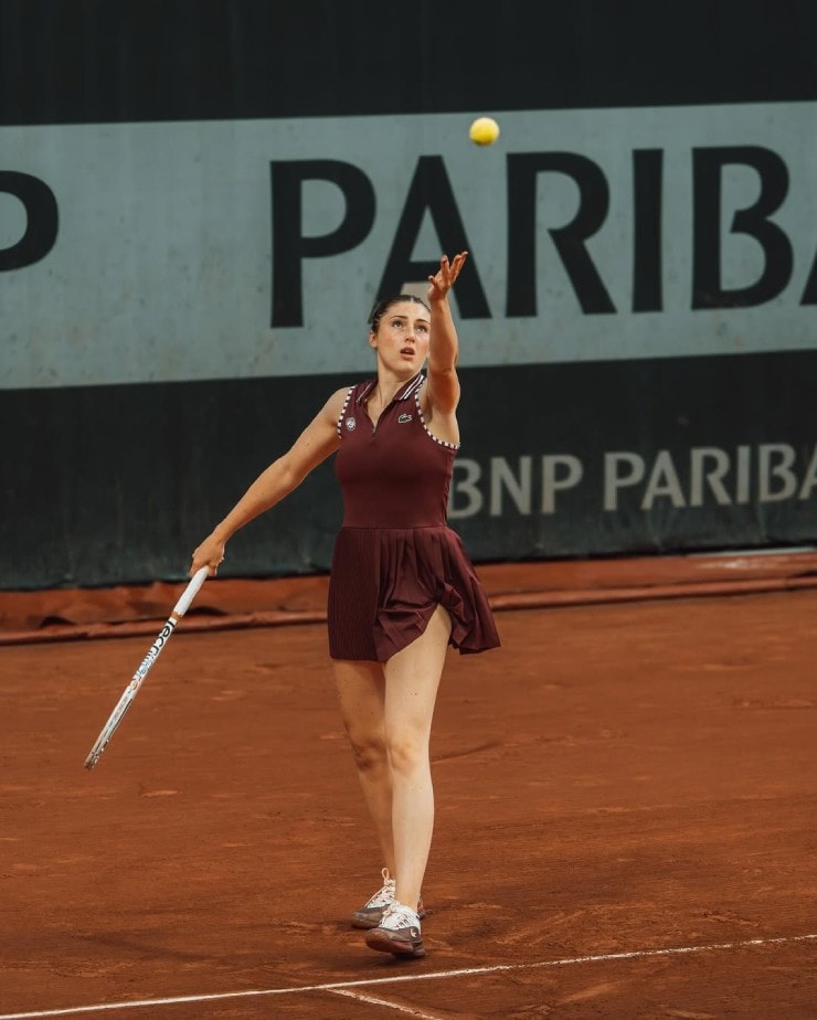 Jacquemot sở hữu chiều cao 1m76 và thể hình lý tưởng cho tennis chuyên nghiệp