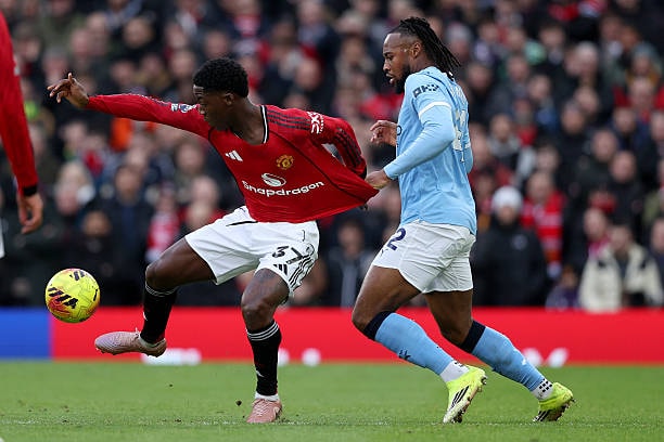 Kobbie Mainoo góp phần khiến hàng công của Man City tắt điện.