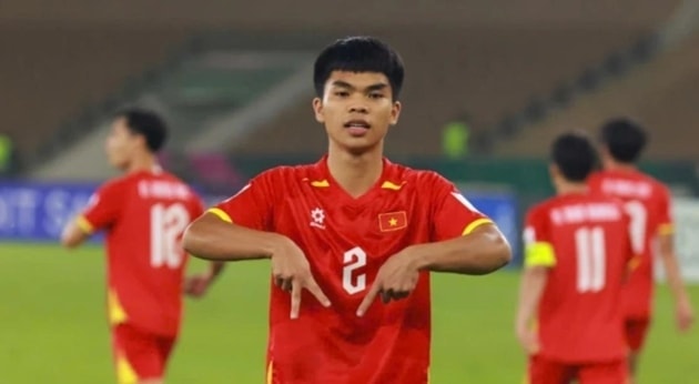 Nguyễn Lê Phát ăn mừng bàn thắng vào lưới U23 UAE