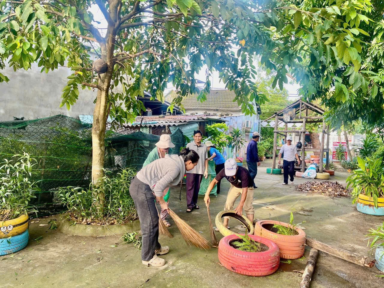 Phường Hương Trà sáng nay đồng loạt ra quân dọn vệ sinh môi trường, diệt lăng quăng, bọ gậy...