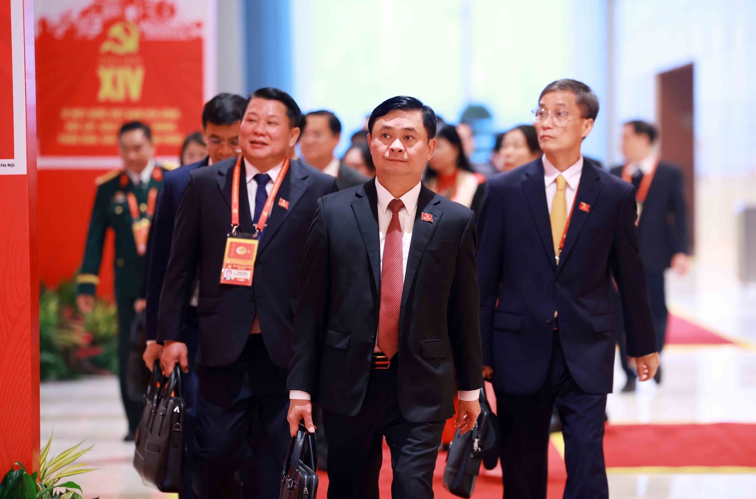 vna-potal-dai-bieu-toi-trung-tam-hoi-nghi-quoc-gia-du-phien-hop-tru-bi-dai-hoi-xiv-cua-dang-8537658.jpg