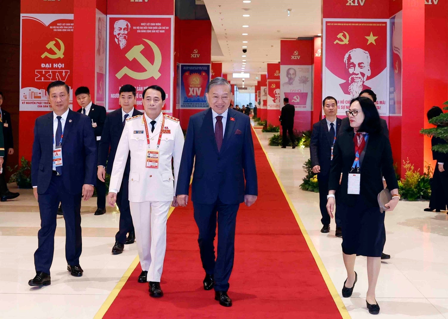 vna-potal-lanh-dao-dang-nha-nuoc-du-phien-hop-tru-bi-dai-hoi-xiv-cua-dang-8537584.jpg