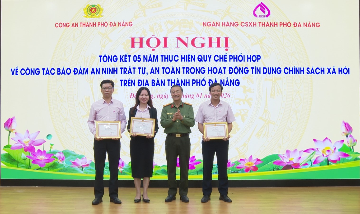 cong an khen thuong okkkk