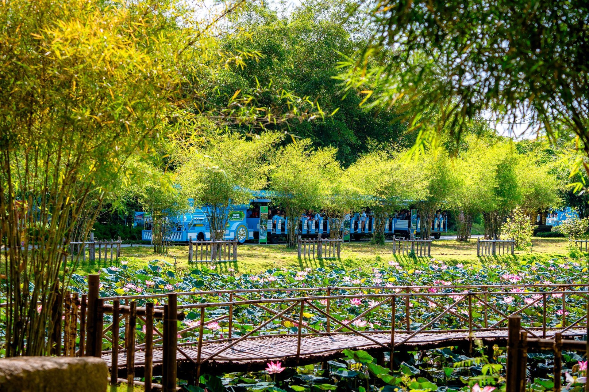 Đoàn xe lửa trong Đông Nam Bộ