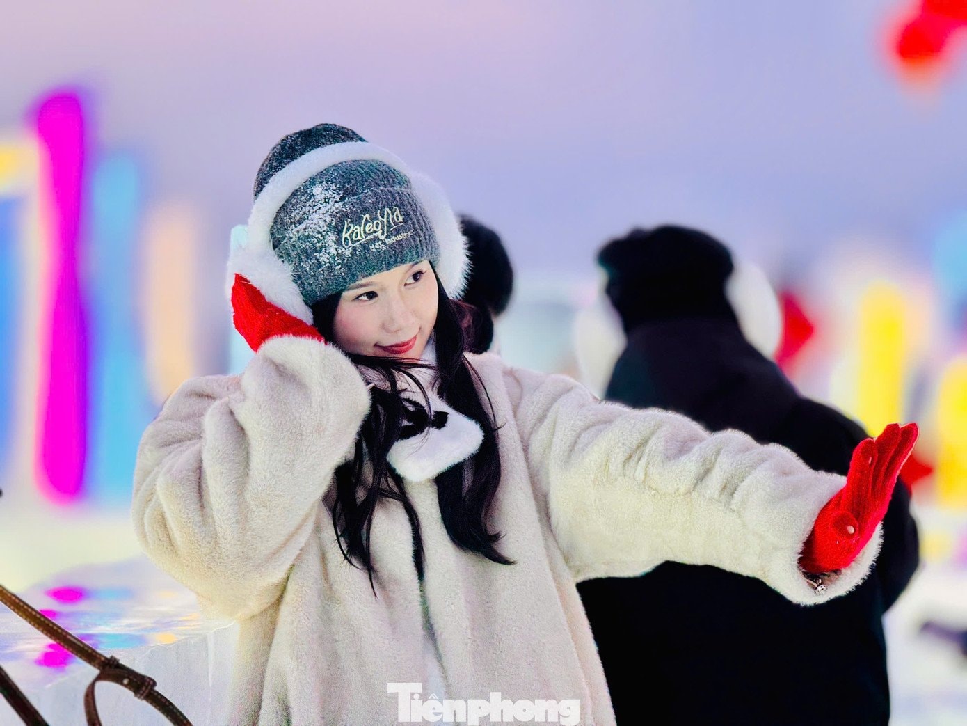 Nhiều hoạt động trải nghiệm hấp dẫn như trượt băng và trượt tuyết