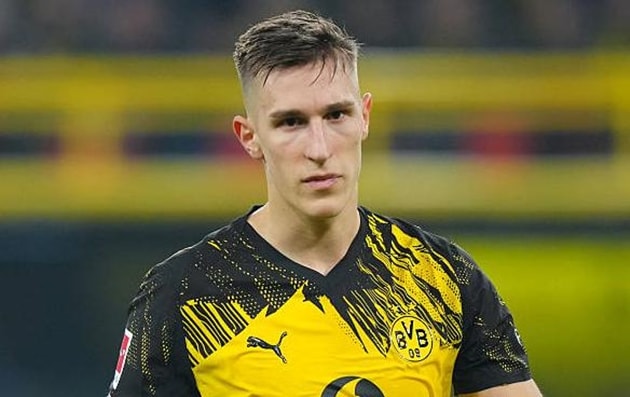 Nico Schlotterbeck thi đấu trong màu áo Dortmund