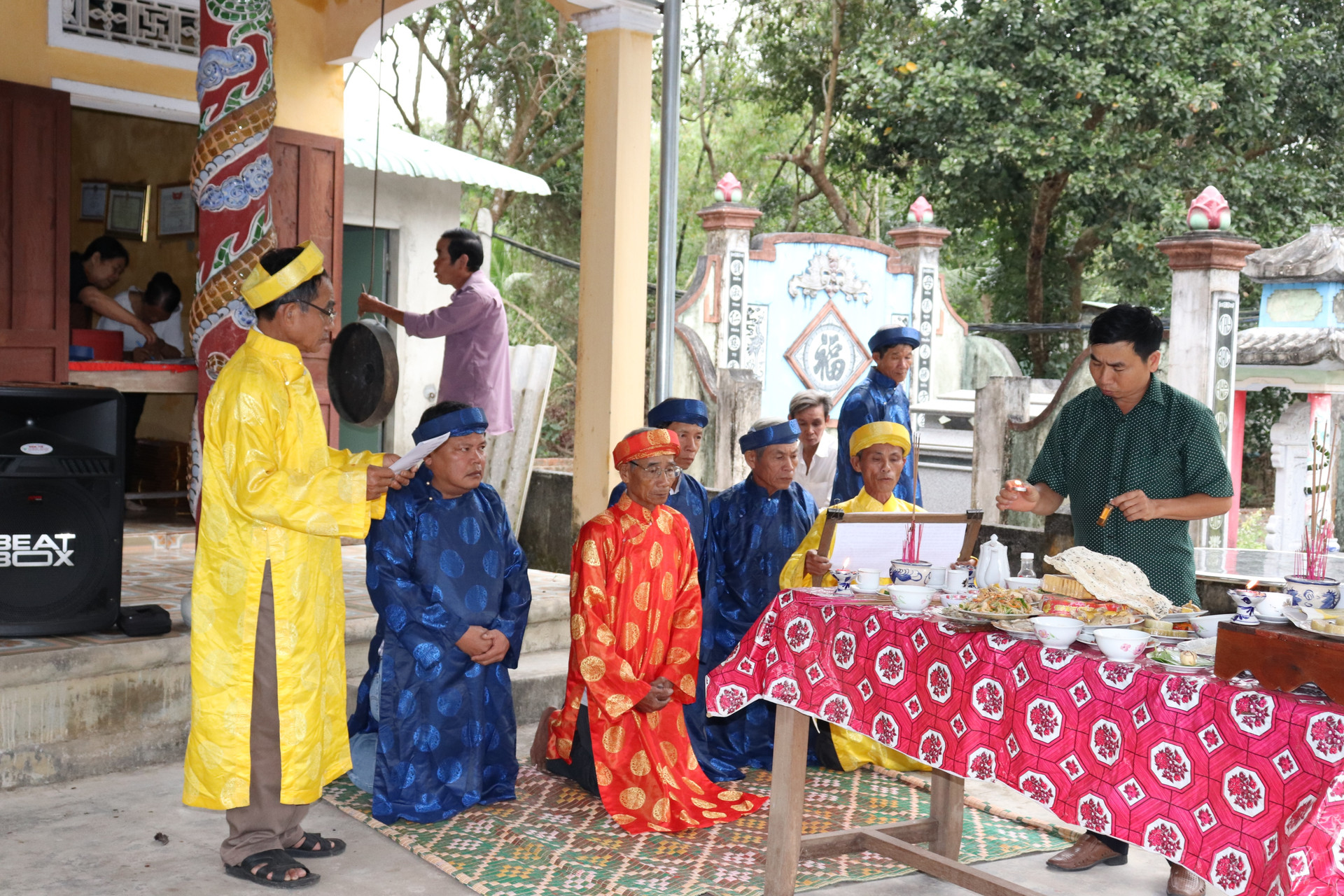 قبیله اسب را می‌پرستد ۲ (1)