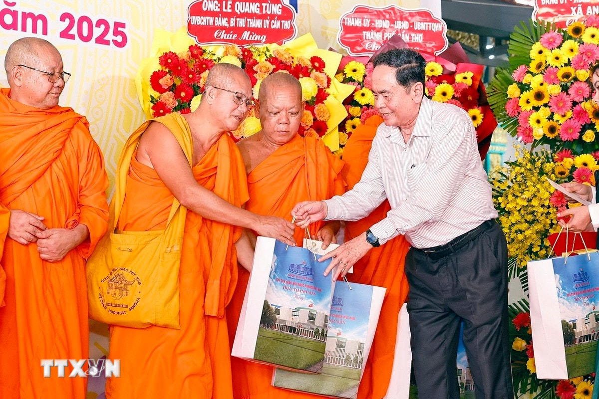 0911-chu-tich-quoc-hoi-dai-doan-ket-dan-toc-can-tho-12.jpg