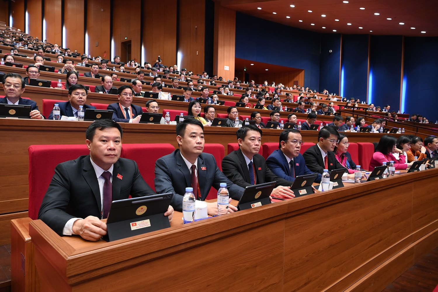 Các đại biểu dự phiên thảo luận ở hội trường về các văn kiện Đại hội XIV của Đảng. (Ảnh: THỦY NGUYÊN) bnd-0883.jpg