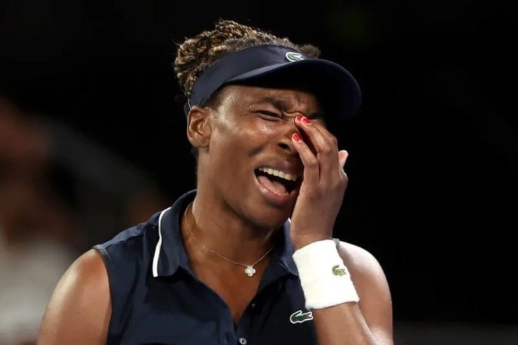 Huyền thoại Venus Williams thi đấu đầy nỗ lực tại vòng 1 Australian Open 2026 ở tuổi 45