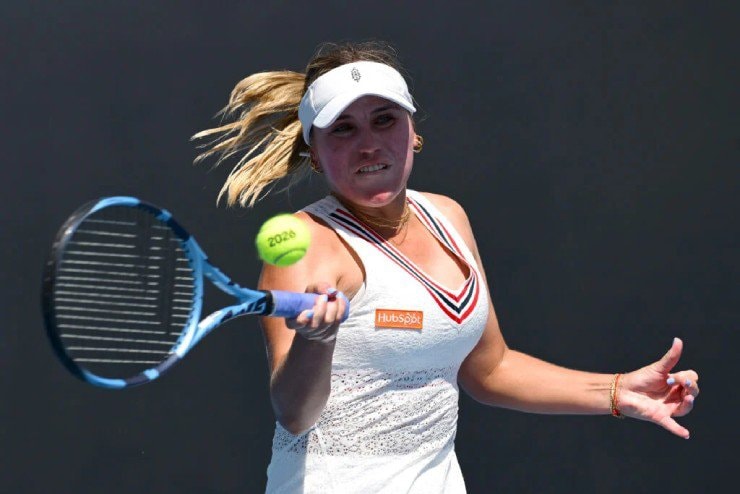 Cựu vô địch Sofia Kenin tiếp tục cho thấy sự sa sút phong độ kể từ sau danh hiệu năm 2020
