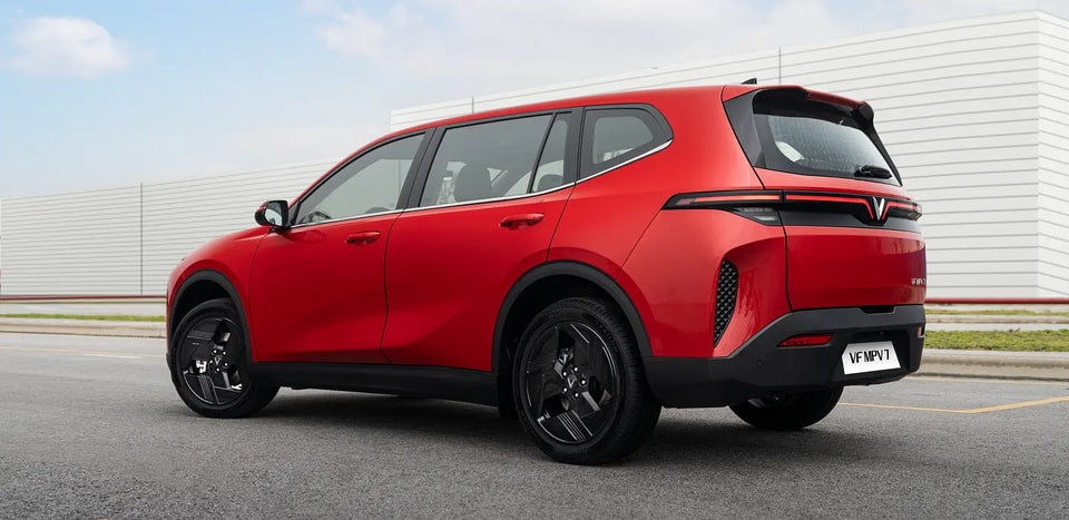 Góc nhìn ba phần tư phía sau của VinFast VF MPV 7