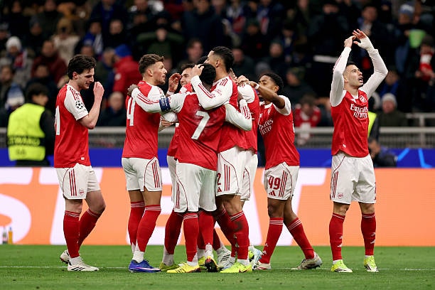Arsenal đang dẫn đầu ở cả Ngoại hạng Anh lẫn Champions League.