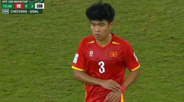 Phạm Lý Đức xin lỗi sau khi nhận thẻ đỏ trực tiếp trong trận bán kết U23 châu Á 2026.