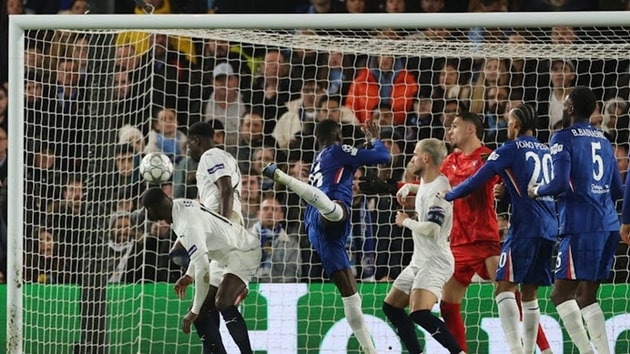 Moises Caicedo ghi bàn thắng duy nhất cho Chelsea giúp đội nhà giành 3 điểm quan trọng.