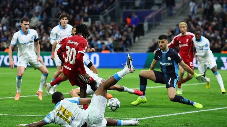 Các cầu thủ Liverpool kiểm soát thế trận trong hiệp thi đấu thứ hai.