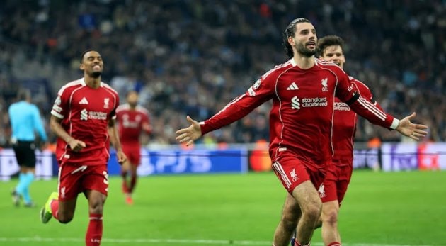 Dominik Szoboszlai ăn mừng bàn thắng mở tỷ số cho Liverpool trước Marseille.