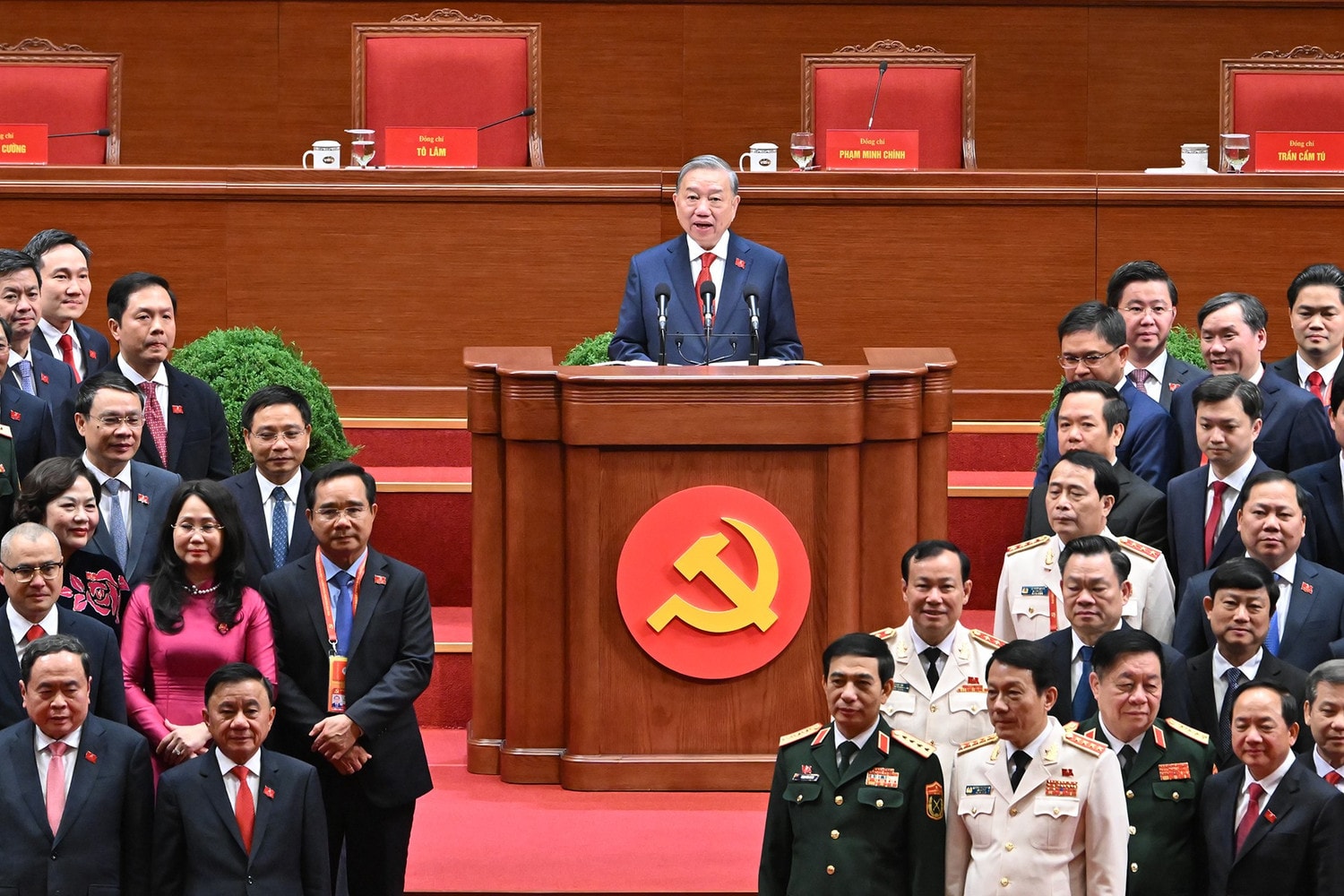 Thay mặt Ban Chấp hành Trung ương Đảng khóa XIV, Tổng Bí thư Tô Lâm phát biểu, bày tỏ lòng biết ơn sâu sắc trước sự tin tưởng và tín nhiệm của toàn thể Đại hội, đây là vinh dự và trách nhiệm lớn trước Đảng, trước Nhân dân; khẳng định sẽ nỗ lực hết mình, toàn tâm, toàn lực để phục vụ sự nghiệp cao cả của Đảng, của Cách mạng, của Nhân dân.