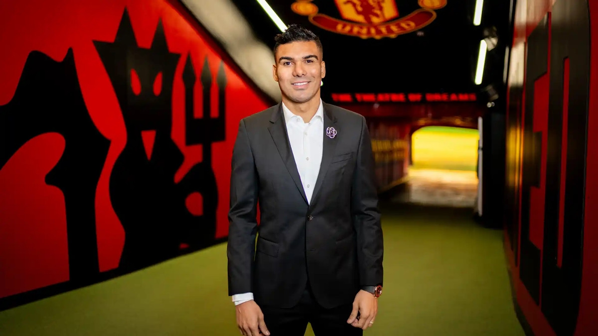 Casemiro xác nhận sẽ chia tay Manchester United hè này.
