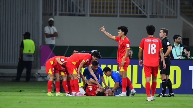 Hiểu Minh chấn thương buộc có thể buộc U23 Việt Nam đổi sơ đồ