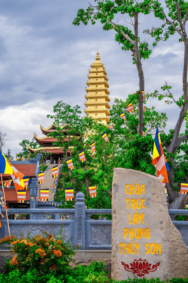 Một góc kiến trúc tại chùa Trúc Lâm Phụng Thuỳ Sơn