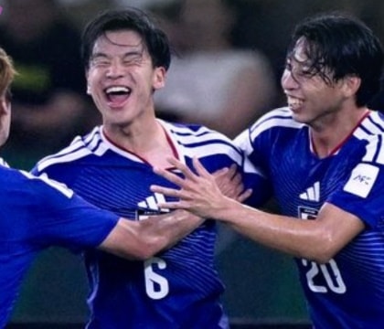 U23 Nhật Bản ăn mừng chiến thắng trước U23 Trung Quốc.