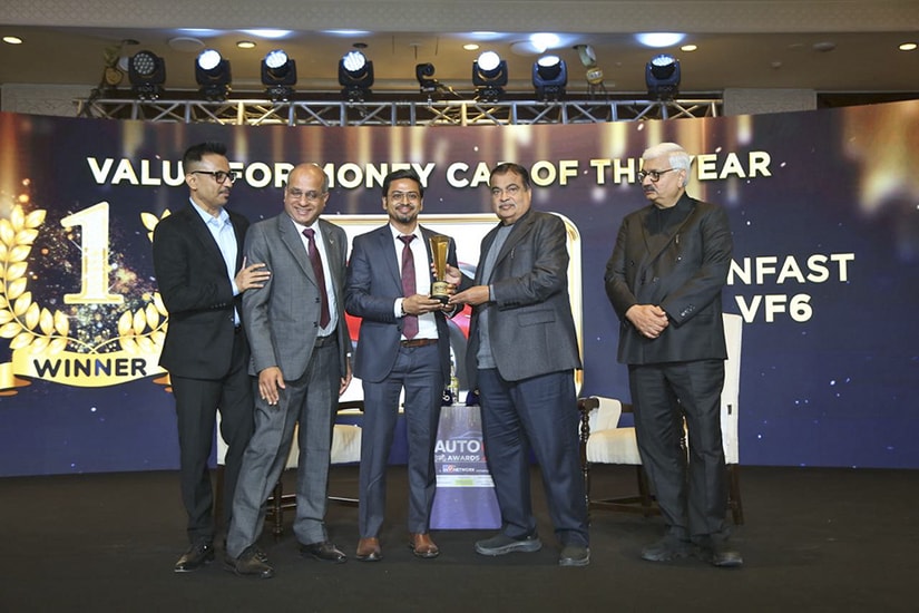 Đại diện VinFast Ấn Độ nhận giải thưởng Tân binh của năm
