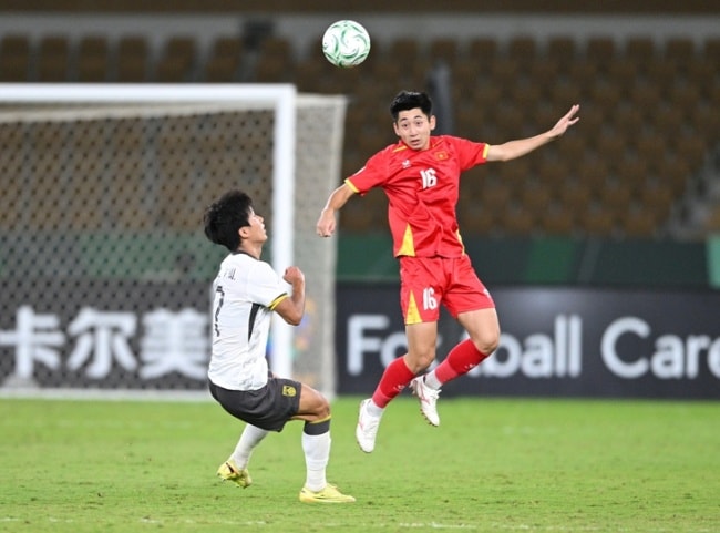 Nguyễn Nhật Minh chơi nổi bật trong đội hình U23 Việt Nam