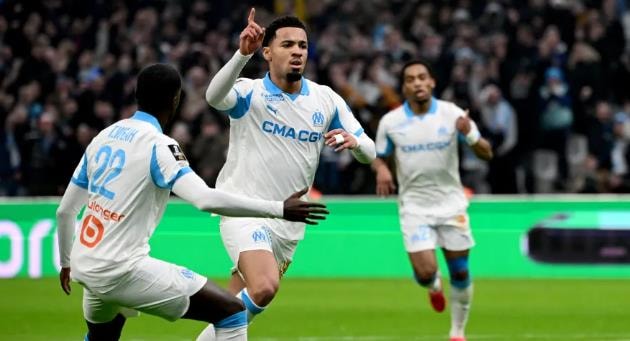 Ethan Nwaneri ghi bàn thắng đẹp mắt trong ngày ra mắt Marseille trước đối thủ Lens.