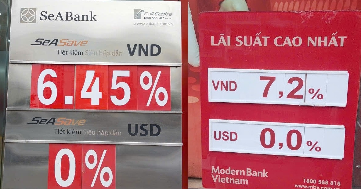 Khách hàng giao dịch tại quầy ngân hàng để nhận lãi suất ưu đãi