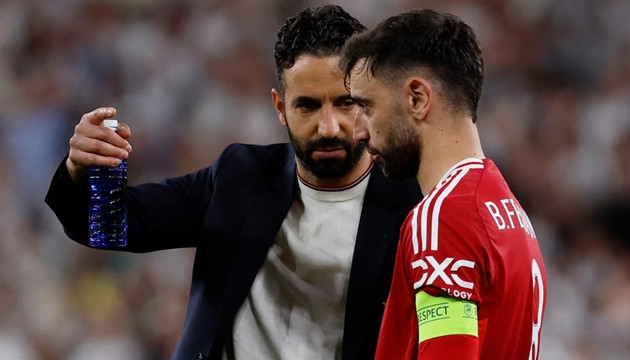Bruno Fernandes từng gặp nhiều khó khăn khi phải đá lùi sâu trong sơ đồ của Ruben Amorim.