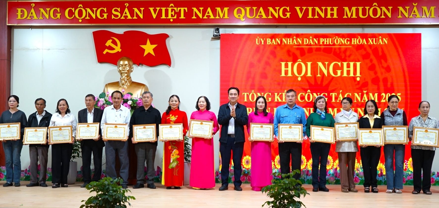 27-1hoaxuan-2(1).jpg