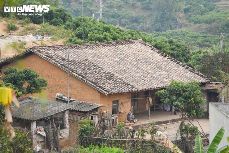 Cận cảnh mái ngói âm dương nhuốm màu thời gian tại Bắc Ninh