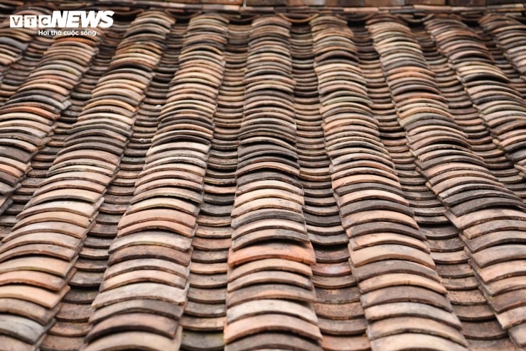 Chi tiết cách lợp ngói âm dương của người Nùng tại Bắc Hoa