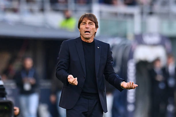 Conte có thành tích đối đầu không tốt trước đội bóng cũ. HLV Antonio Conte trong trận đấu với Chelsea