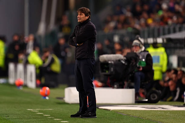 Napoli thiếu vắng nhiều trụ cột quan trọng vì chấn thương trước trận gặp Chelsea.