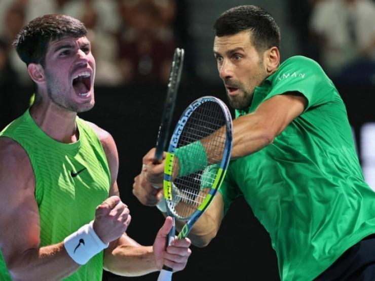 Alcaraz đang học hỏi kỹ thuật giao bóng từ Novak Djokovic tại Australian Open 2026
