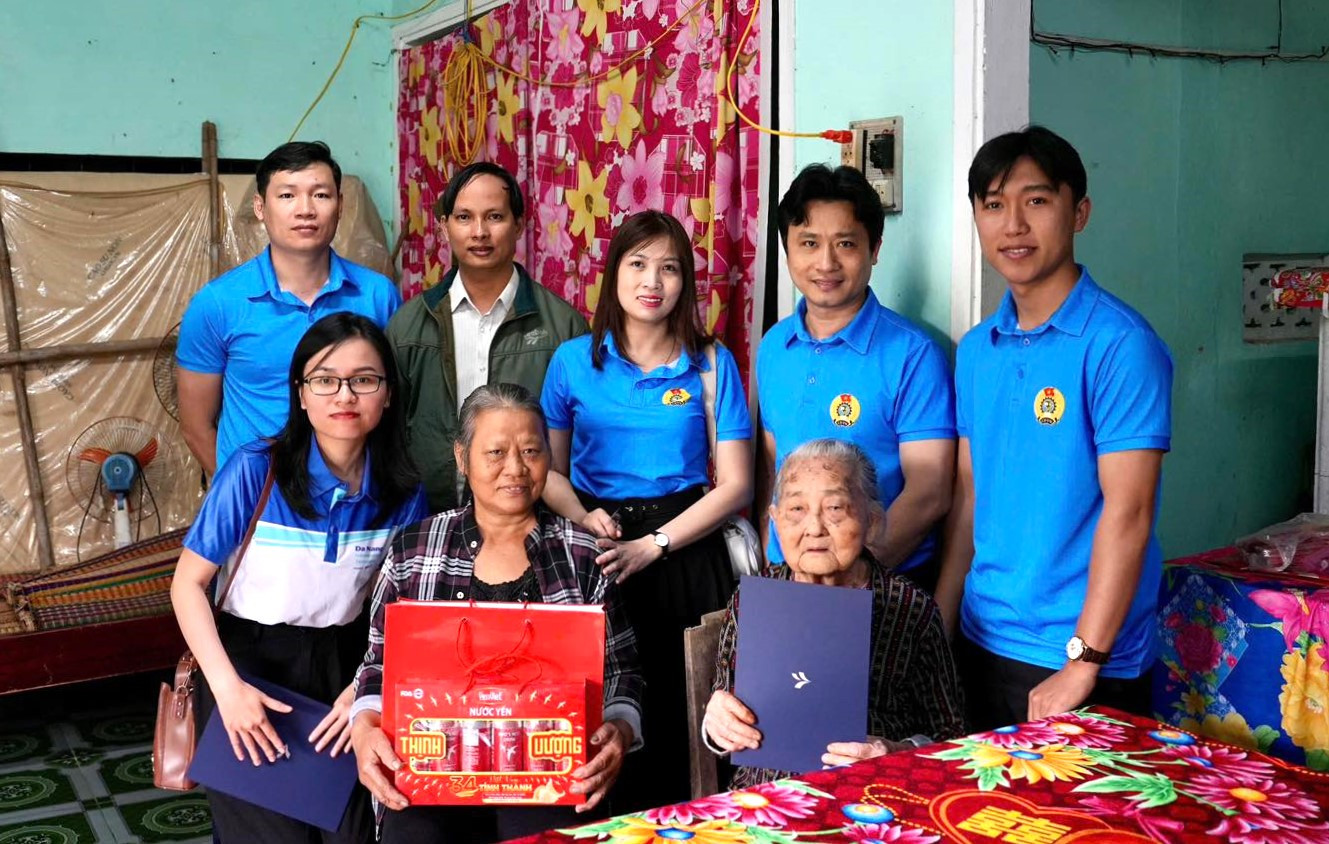 اتحادیه کارگری شرکت سهامی خاص سرمایهگذاری و بهرهبرداری ترمینال فرودگاه بینالمللی دانانگ از این شرکت مادر حمایت میکند.