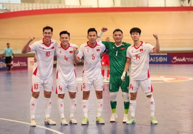 Tuyển futsal Việt Nam ăn mừng chiến thắng trước Lebanon tại giải châu Á 2026