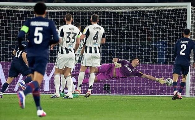 Vitinha đưa đội chủ nhà vượt lên dẫn trước từ sớm.