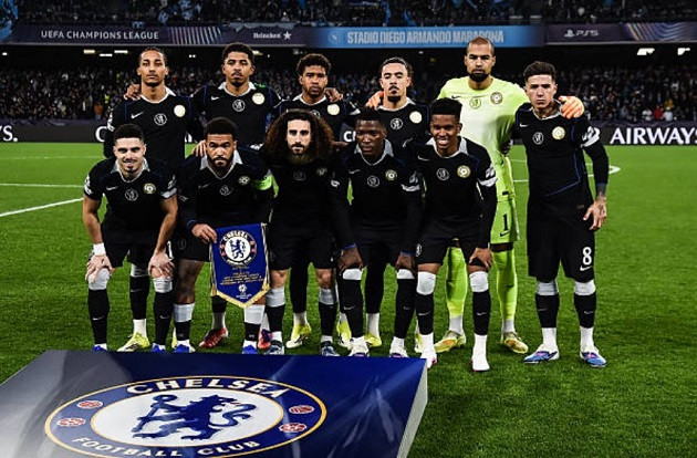 Chelsea ngược dòng thắng Napoli để giành vé vào thẳng vòng 16 đội.