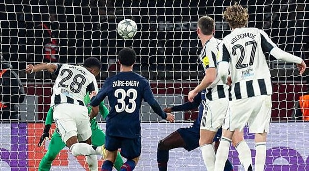 Newcastle gỡ hòa nhờ bàn thắng của Willock.