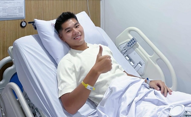 Nguyễn Hiểu Minh chia sẻ hình ảnh sau ca phẫu thuật thành công tại bệnh viện