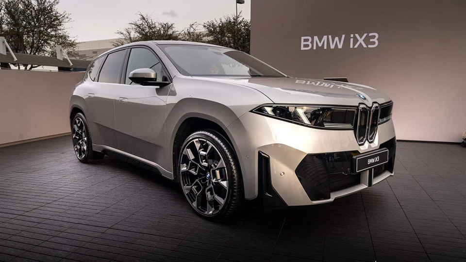 Chi tiết thiết kế phẳng trên logo BMW mới