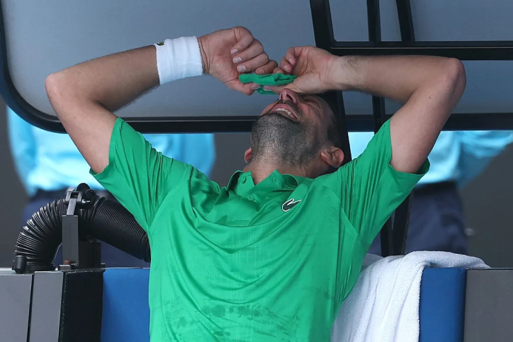 Djokovic được chăm sóc y tế tại tứ kết Australian Open 2026