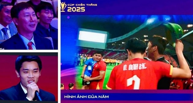 Nguyễn Đình Bắc đội mũ cối cho HLV Kim Sang-sik tạo nên khoảnh khắc ấn tượng của bóng đá Việt Nam.