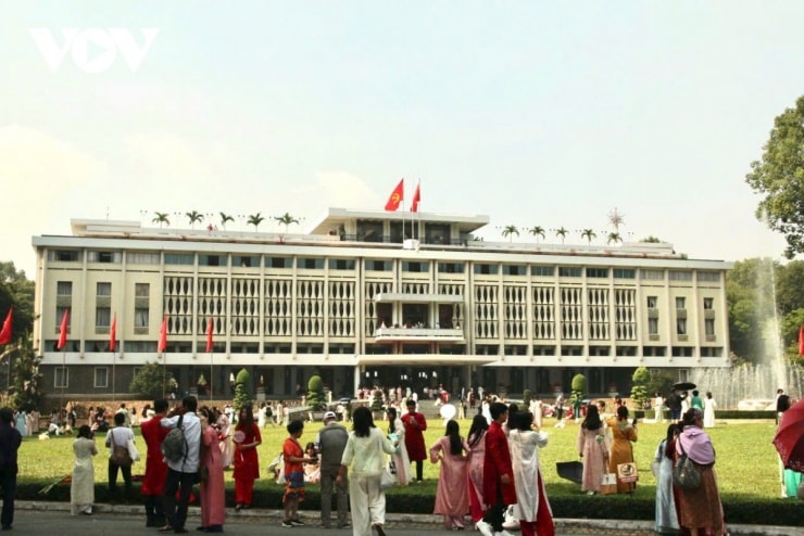 Dinh Độc Lập lưu giữ hơn 9.000 hiện vật cùng hàng nghìn tư liệu hình ảnh lịch sử.