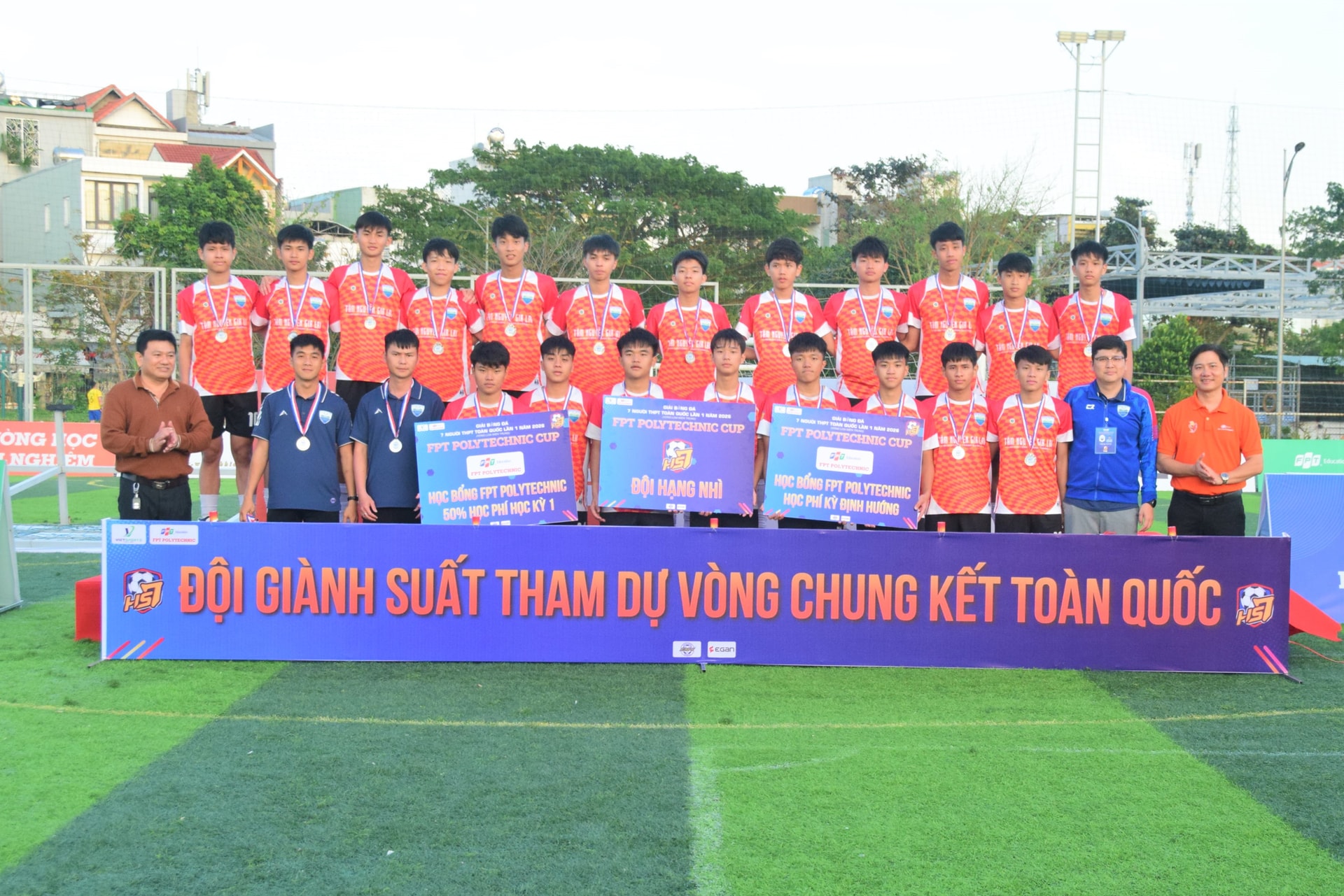 Trường THPT Chi Lăng giành giải Nhì. Ảnh: THÀNH DAN